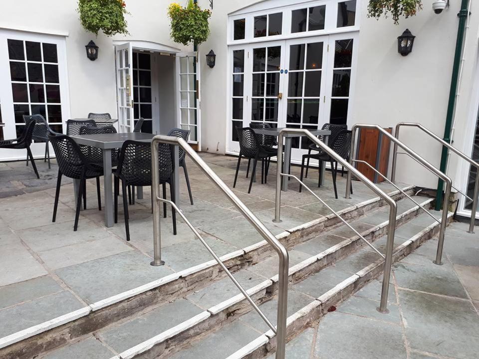 The George Hotel Wetherspoon Brecon Zewnętrze zdjęcie